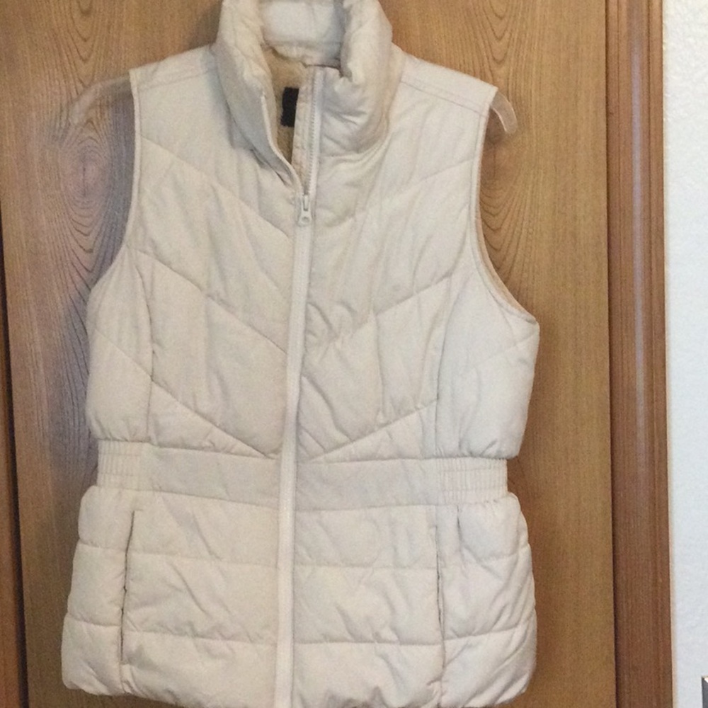 Banana Republic puffer vest  with detachable hood size small